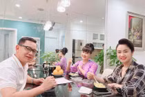 Sốt ảnh nghệ sĩ Phạm Cường thân thiết bên Thu Hà, Vân Dung