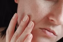 8 thói quen xấu khiến da khô chị em nên tránh