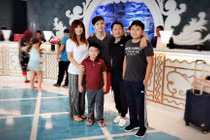 Ly hôn, Bằng Kiều vẫn đi nghỉ mát cùng vợ cũ và 3 con trai