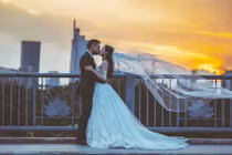 Váy cưới Tâm Tít đính 3.000 viên pha lê cao cấp 