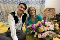 Cắm hoa "siêu to khổng lồ" tặng mẹ, Dương Triệu Vũ nhận cái kết bất ngờ