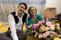 Cắm hoa "siêu to khổng lồ" tặng mẹ, Dương Triệu Vũ nhận cái kết bất ngờ