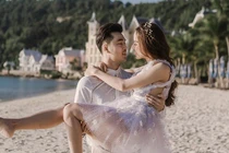 Ưng Hoàng Phúc bán nude trong ảnh cưới với Kim Cương