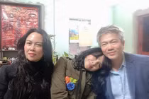 Diva Thanh Lam e ấp bên bạn trai bác sĩ 