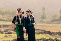 Sao Mai Thu Hằng và Sèn Hoàng Mỹ Lam xinh đẹp giữa Tây Bắc