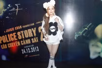 MC Việt Nga diện quần ngắn cũn giữa trời đông lạnh cóng