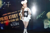 MC Việt Nga diện quần ngắn cũn giữa trời đông lạnh cóng