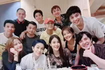 Hoàng Thuỳ Linh - Gil Lê vui vẻ hội ngộ vợ chồng Đông Nhi