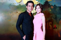 Quách Ngọc Ngoan ôm eo Triệu Thị Hà ở sự kiện