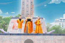 View - Ngắm bộ sưu tập áo dài lấy cảm hứng từ Hoàng hậu Nam Phương | Báo Tri thức và Cuộc sống - TIN TỨC PHỔ BIẾN KIẾN THỨC 24H