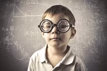 Nhiều trẻ cận thị sau nghỉ hè vì lạm dụng thiết bị điện tử