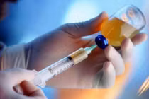 Bệnh nhân 27 tuổi mắc ung thư do tự tiêm hormone chuyển giới