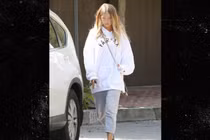 Justin Bieber qua đêm với bạn gái mới sau chia tay Selena Gomez?