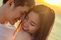 Ông Cao Thắng cầu hôn Đông Nhi sau 10 năm yêu, fan rần rần ủng hộ