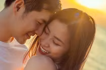 Ông Cao Thắng cầu hôn Đông Nhi sau 10 năm yêu, fan rần rần ủng hộ