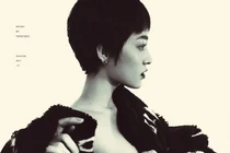 Bảo Anh gây tranh cãi khi đăng ảnh cởi xiêm y mừng tuyển Việt Nam