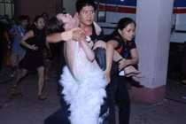 Khánh My phải cấp cứu sau liveshow 3 Vip Dance 2016