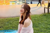 Hòa Minzy để lộ nhược điểm hình thể khi tạo dáng hững hờ