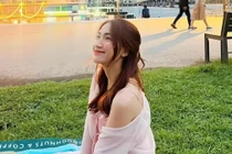 Hòa Minzy để lộ nhược điểm hình thể khi tạo dáng hững hờ