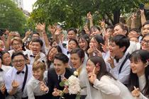 Đám hỏi Đông Nhi - Ông Cao Thắng, fan “lên đồ” đẹp chất ngất