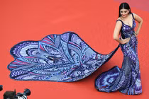 Không cần hở bạo 10 bộ đầm này vẫn nổi bật trên thảm đỏ Cannes