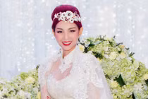 MC Quỳnh Chi diện váy cưới sau ồn ào ly hôn