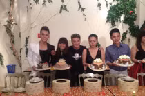 Không bị phạt, Mr Đàm mừng sinh nhật học trò