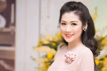 Á hậu Tú Anh gây mê với phong cách nữ tính