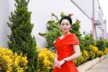 Quách Thu Phương "Hương vị tình thân" ăn mặc chuẩn hoa hậu quý bà