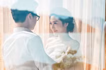 Á hậu Tú Anh tuyệt đẹp trong ảnh cưới với chồng 9X