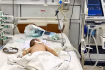 Cứu sống bé trai 7 tháng tuổi nguy kịch do biến chứng cúm A