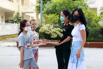 Hồng Nhung và hai con trở về nhà, kết thúc 14 ngày cách ly 