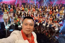 Tự Long bên dàn hot girl World Cup, mẹ Hà Kiều Anh trẻ đẹp