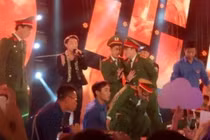 Sơn Tùng M-TP ngừng hát vì fan chen lấn đến ngất xỉu