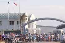 Hàng trăm công nhân đột ngột bị mất việc