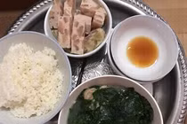 "Bố chồng của năm" nấu cả tháng cơm cữ đúng chuẩn cho con dâu