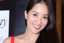 Khánh Thi ngắm "kho" huy chương, cúp vàng để lấy lại tinh thần