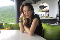 Ca sĩ Thu Phương được chồng tháp tùng ngắm biển