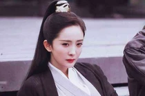 Phim Trung Quốc gây cười nữ giả nam ngực nhô cao, trang điểm đậm