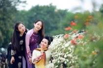 Hai con gái tài năng, xinh như hoa của Thanh Thanh Hiền