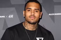 Chris Brown tổ chức hiếp dâm tập thể, phải bồi thường 400 tỷ?