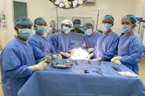 Nam thanh niên "bất lực" vì... thói quen uống rượu ngâm cao trăn