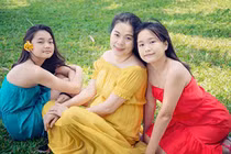 2 con gái ca sĩ Mỹ Lệ: Xinh đẹp, nói được 6 ngoại ngữ