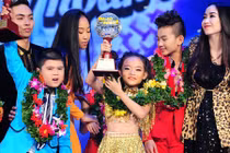 "Bà già" Linh Hoa đăng quang Bước Nhảy Hoàn Vũ Nhí