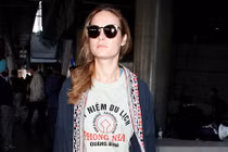 Mỹ nhân "Kong: Skull Island" mặc áo phông Quảng Bình về Mỹ 