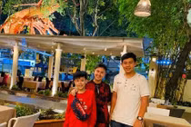 Con trai Phước Sang và Kim Thư lần đầu lộ diện, mặt tuấn tú, cao 1m76