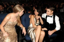 Taylor Swift ám chỉ Justin Bieber ngoại tình khi hẹn hò Selena Gomez?