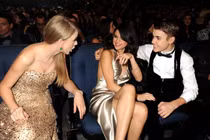 Taylor Swift ám chỉ Justin Bieber ngoại tình khi hẹn hò Selena Gomez?