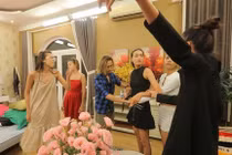 Vũ Hà bức xúc vụ thí sinh tạt nước, ném nhau trên truyền hình