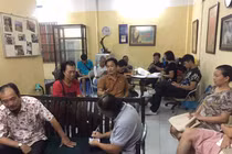 Nghệ sĩ bức xúc tụ họp kêu cứu cho Hãng phim truyện VN